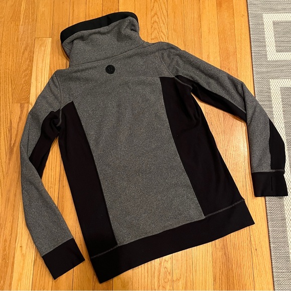 Lululemon Post Chaturanga Women’s Pullover Black / Ambient Grey / Black Size 6 - Picture 11 of 11